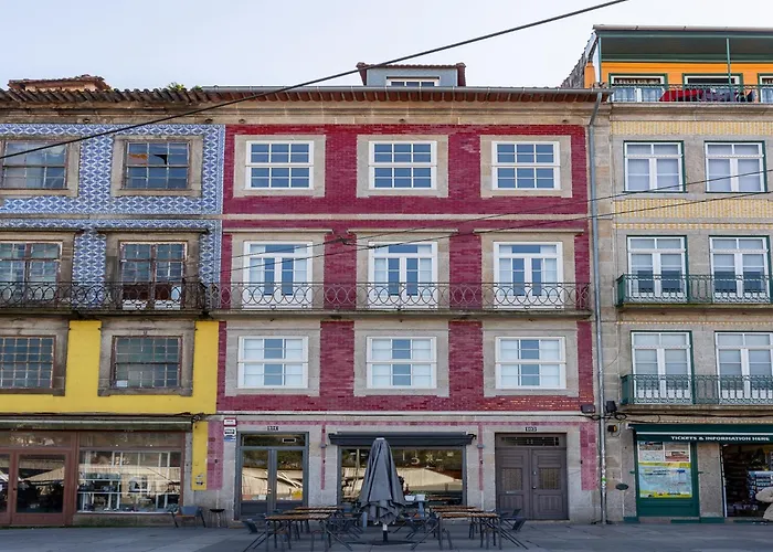 Charming Apartment With Street-View In Porto