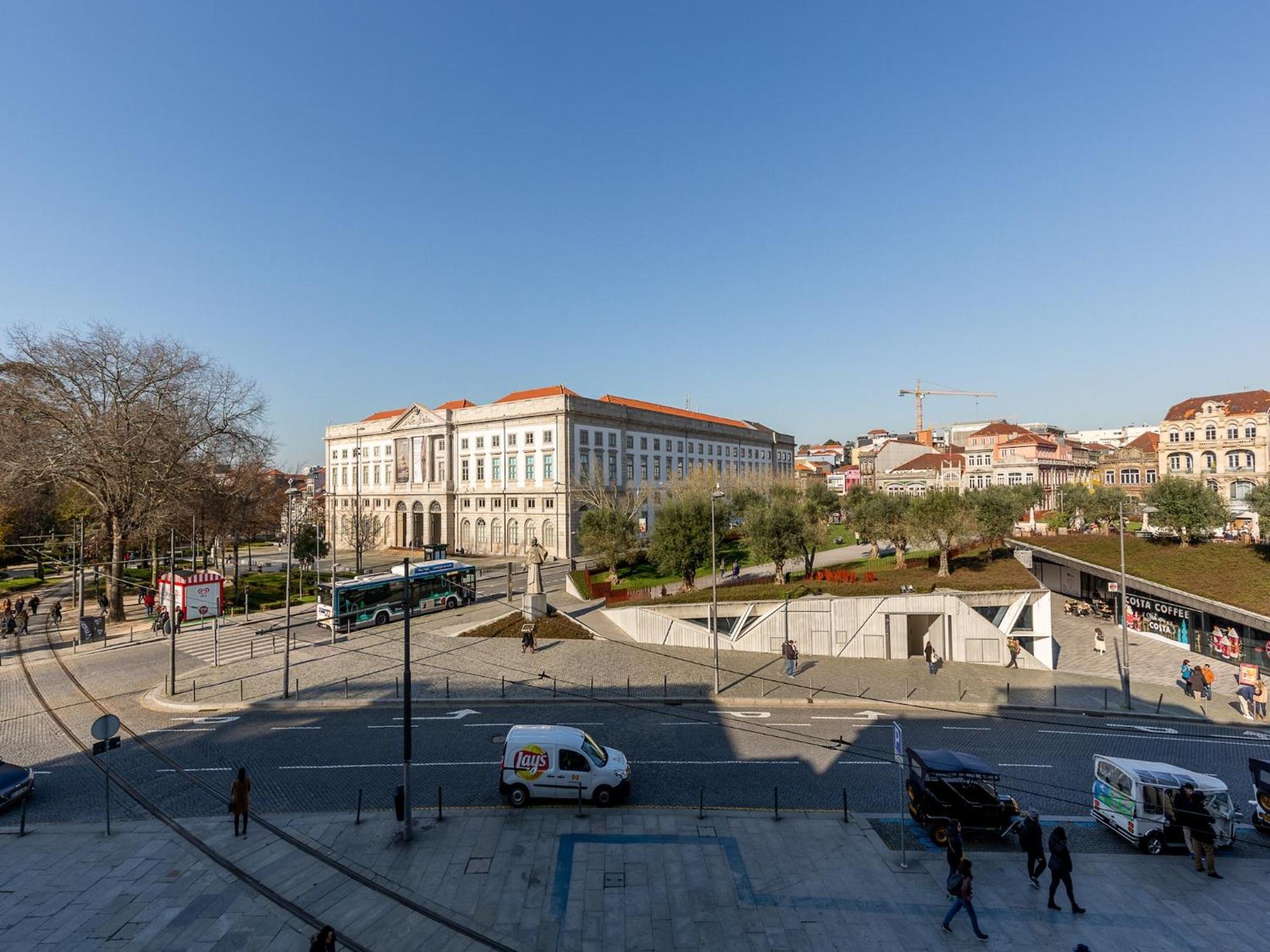 Charming With Street-view In Apartamento