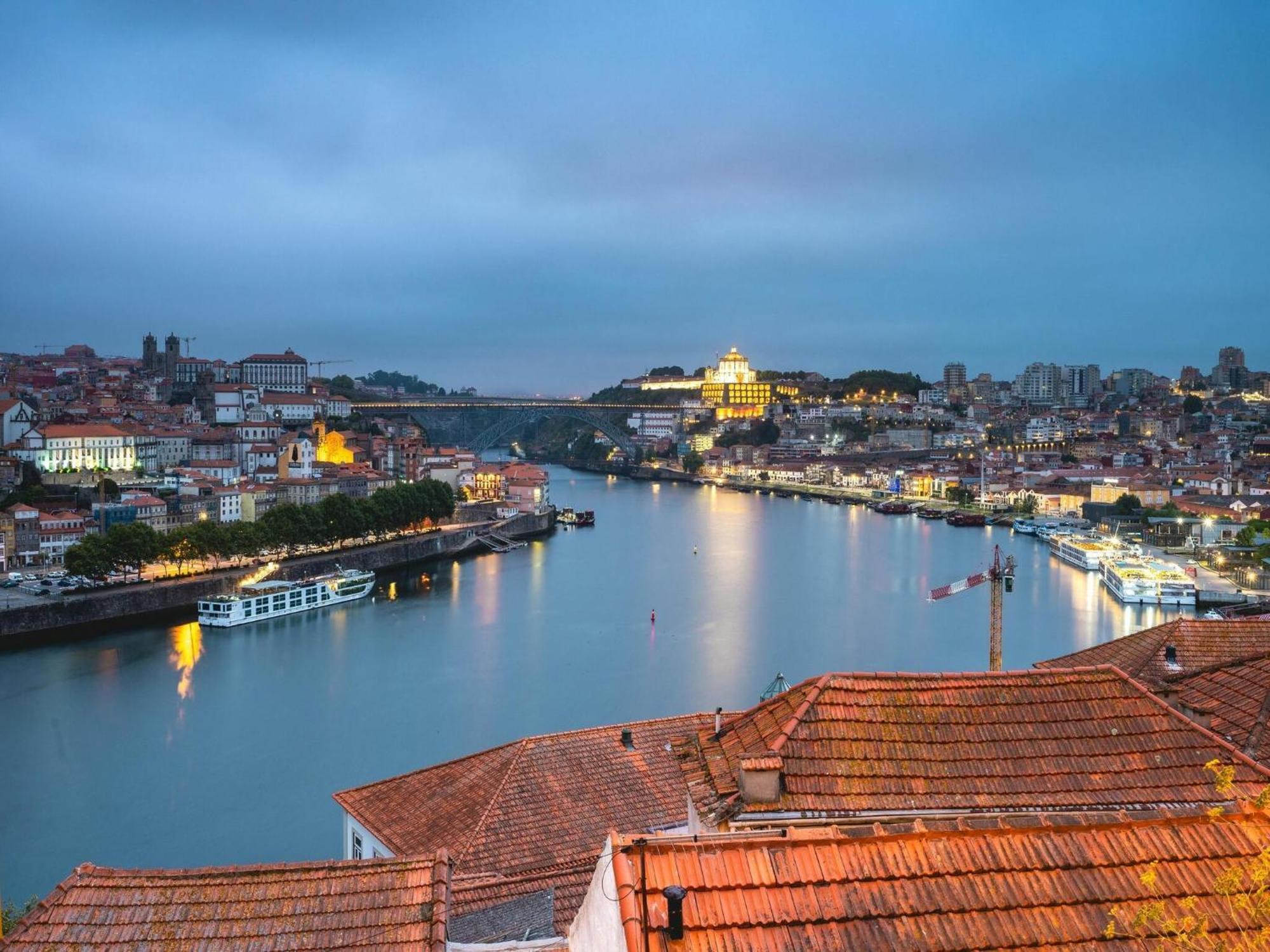 Charming With Street-view In Apartamento Porto