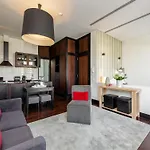 Charming Apartment With Street-View In Porto